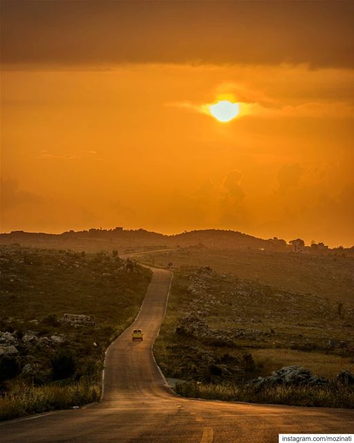 يا حبيبي وبحبك ع طريق غياب.. =================================== ... (Rumin, Al Janub, Lebanon)