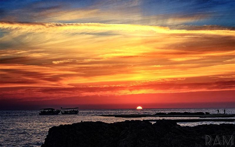 يا ربُ قلبي لم يعد كافياً..لأنّ من أحبّها تعادلُ الدنيا..فضع بصدري واحداً غ (Corniche El Mina Tripoli)