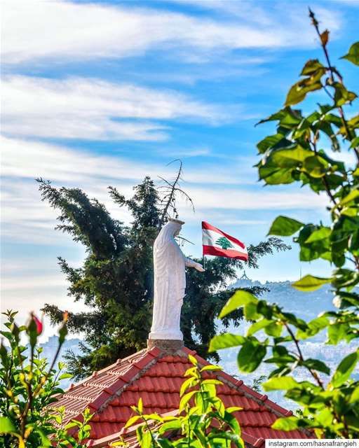 يا رفيقة الايام بالصلاة والإيماناغمرينا بالسلام والهنا والأمانفيضي عهالأر (Ehden, Lebanon)