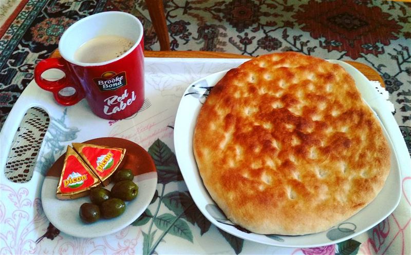 يا عيني عالبساطة 😍💙 و كل عام و انتوا بخير متأخرة 😇😌 foodaddict...