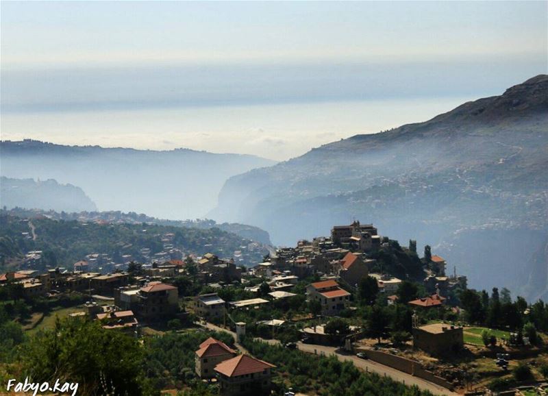 يا مار شربل بعيدك تضرع لكل مريض ومحتاج و تشفع بلبنان---------------------- (Bekaa Kafra)