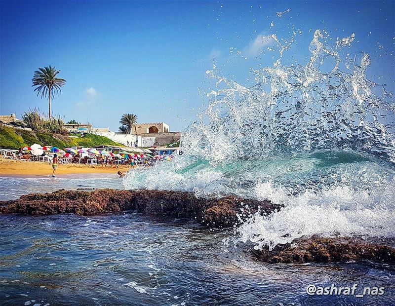 يا من يدخن في صمت ويتركنيفي البحر أرفع مرساتي وألقيها...ألا تراني ببحر ال (Tyre, Lebanon)