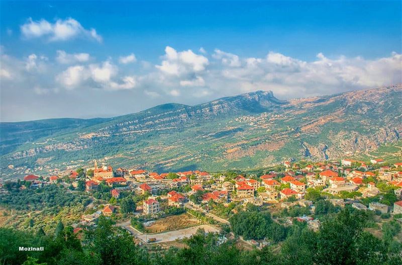 يا مِرسال المراسيل عالضيعة القريبي خدلي بدربك هالمنديل وأعطيه لحبيبي..=== (Douma, Liban-Nord, Lebanon)