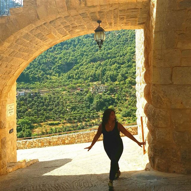 يلي بجمالك ما لقيت ابدا💫 (Aarbet Qouzhaïya, Liban-Nord, Lebanon)