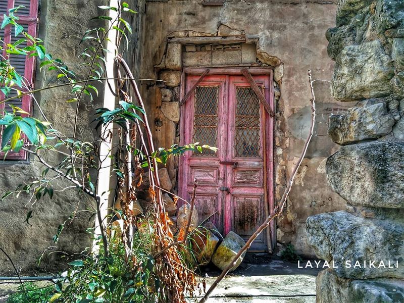 ``ᎠϴΝ'Ͳ  ᎫႮᎠᏀᎬ  ᎽϴႮᎡ  ᏴᎬᏀᏆΝΝᏆΝᏀՏ  ᎻᎪᎡՏᎻᏞᎽ``•••• lebanon beirut old... (Achrafieh, Lebanon)