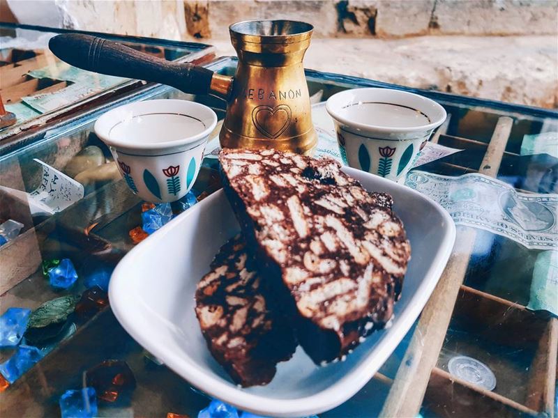 🇷🇺⬇️ Black coffee with Biscuit au chocolat - fragrant and rich... (Cafe Em Nazih)