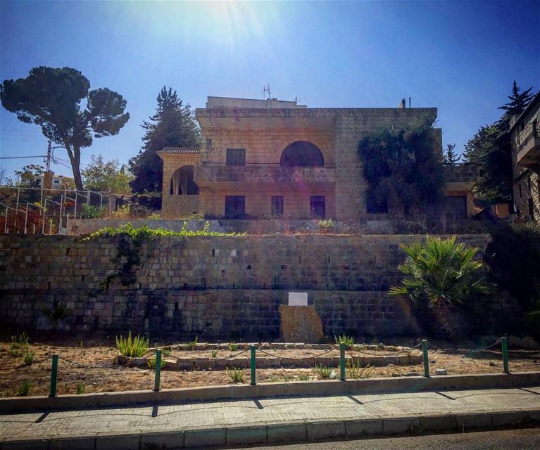 🏠+☀️+🌳= Happy Weekend  weekend  mood  nature  oldhouse  trees  sun ... (Bhamdoûn, Mont-Liban, Lebanon)