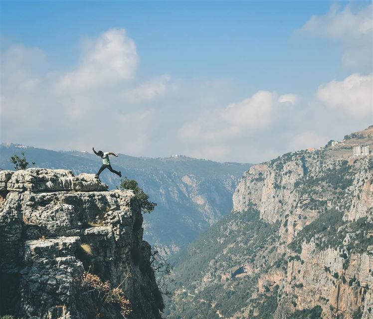 🏃🏻‍♂️ jubranjumps ...... lifeofadventure  folkmagazine  ... (Hasroun)