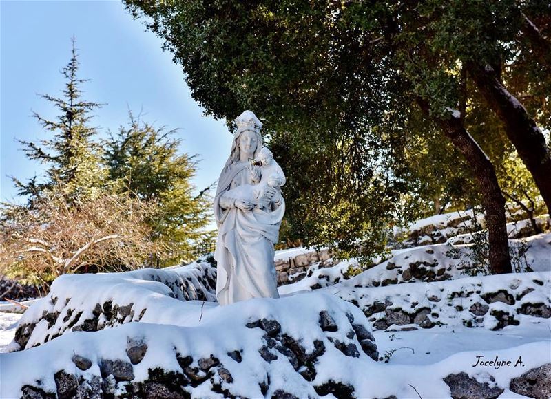 ❤️"Our Mother Mary is full of beauty because she is full of grace" ❤️... (Annaya - Saint Charbel.)