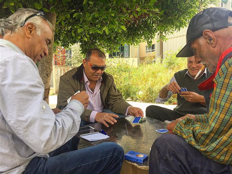 ♥️♠️إجتماع طارئ♦️♣️.. cards  meeting  beirutstreets  ... (Beirut, Lebanon)